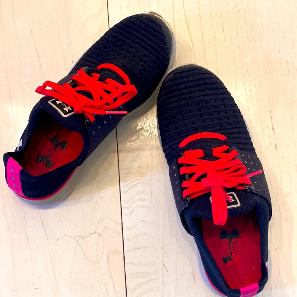 Under Armor tennis shoes